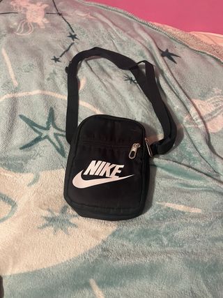 Riñonera Nike Negra