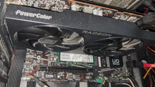 RX7600 8GB PowerColor. Garantía!