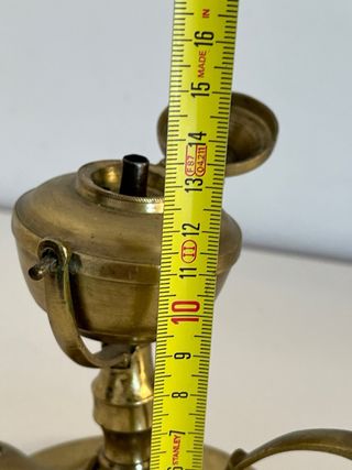 Lámpara de aceite antigua de latón