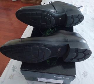 Zapatos Magnanni de vestir negros