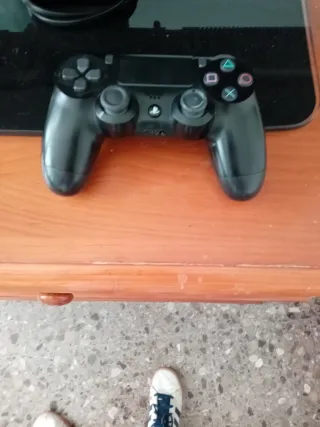 PS4 (PlayStation 4) con Mando y Juego