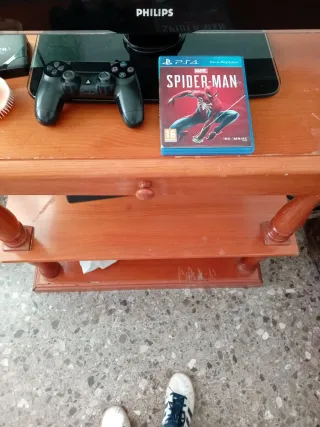 PS4 (PlayStation 4) con Mando y Juego