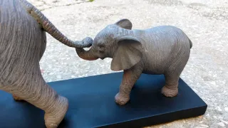 Mamma Elefante con Cucciolo Statuetta