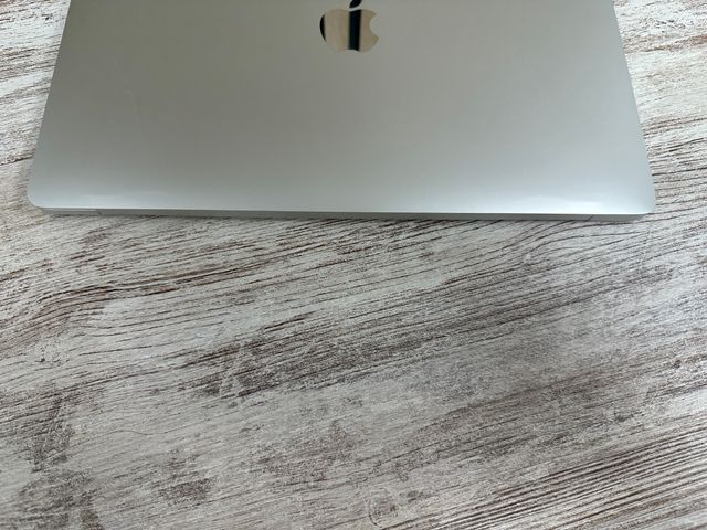 MacBook Pro 13" 2016 i5 8gb 256gb SSD