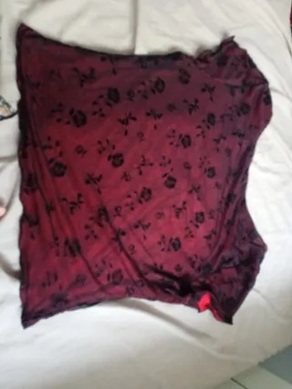 Blusa de encaje floral roja y negra Talla XL