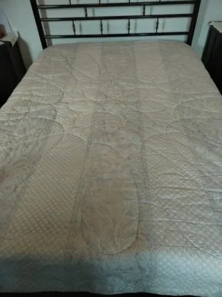 Edredom Lilás e branco