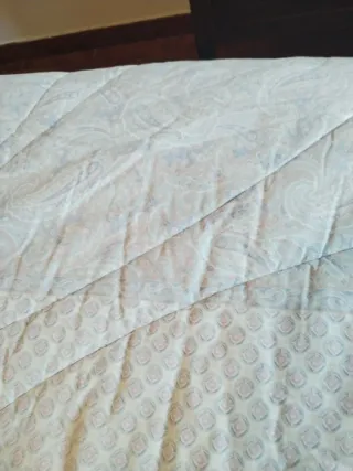 Edredom Lilás e branco