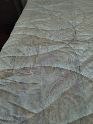 Edredom Lilás e branco