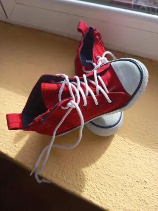 Botas de lona rojas unisex talla 26