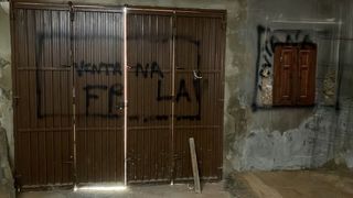 Puerta de garaje de hierro