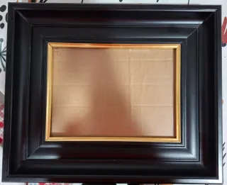 Marco de fotos negro y dorado