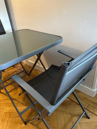 Mesa y 2 sillas plegables exterior