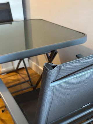 Mesa y 2 sillas plegables exterior