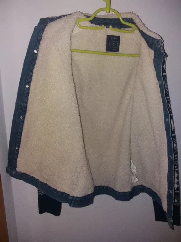 Chaqueta vaquera Bershka con borreguillo