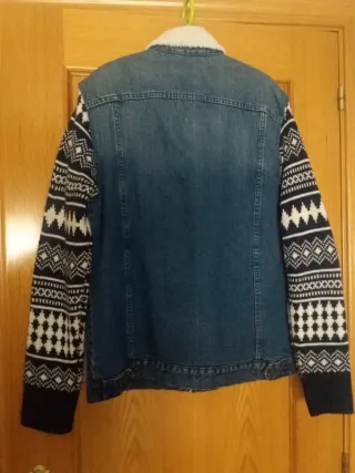 Chaqueta vaquera Bershka con borreguillo