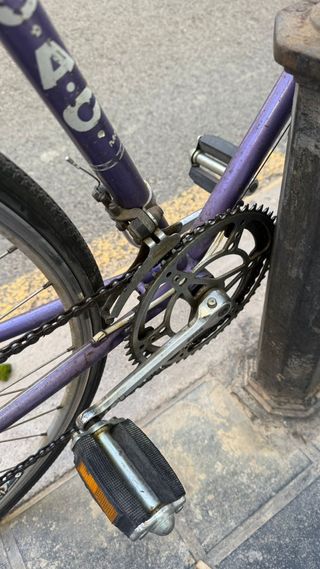 Bicicleta de carretera GAC morada