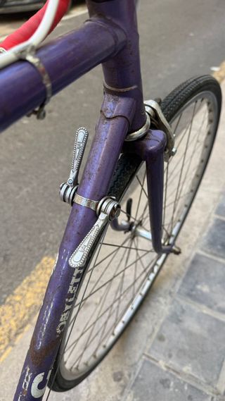 Bicicleta de carretera GAC morada