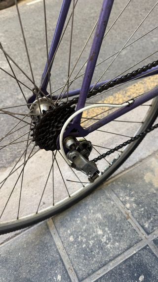 Bicicleta de carretera GAC morada