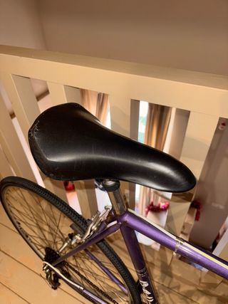 Bicicleta de carretera GAC morada