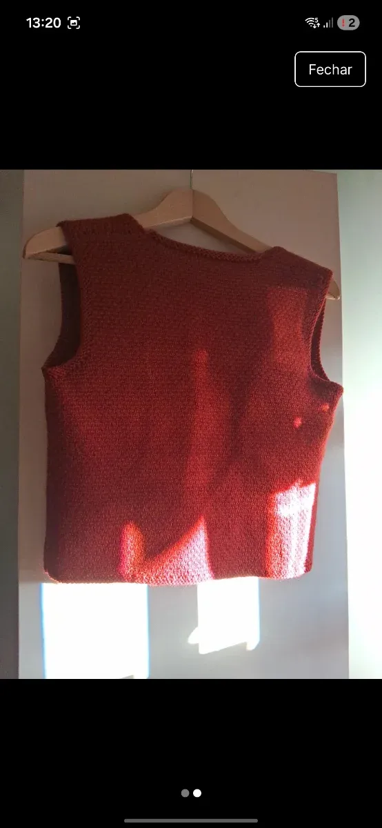 Colete de malha vermelho com botões HANDMADE