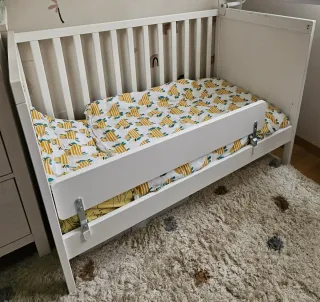 Cuna de bebé blanca (Sundvik Ikea)