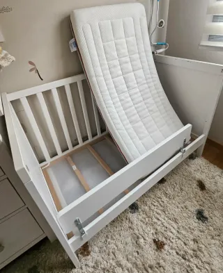 Cuna de bebé blanca (Sundvik Ikea)