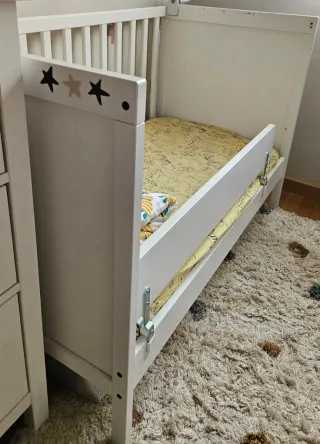 Cuna de bebé blanca (Sundvik Ikea)