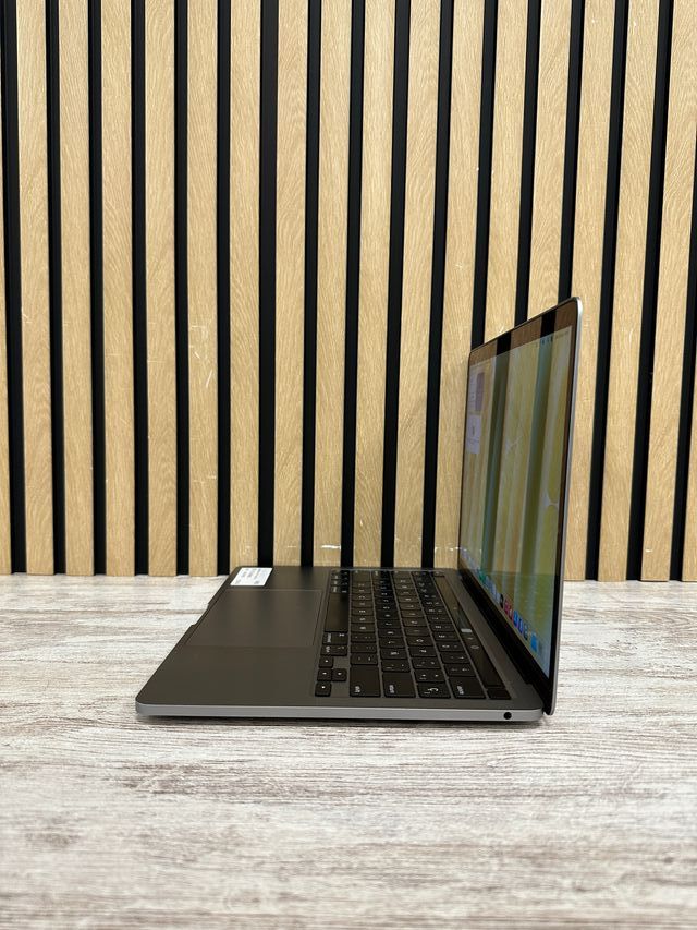 MacBook Pro 13" 2020 TB M1 8gb 256gb SSD