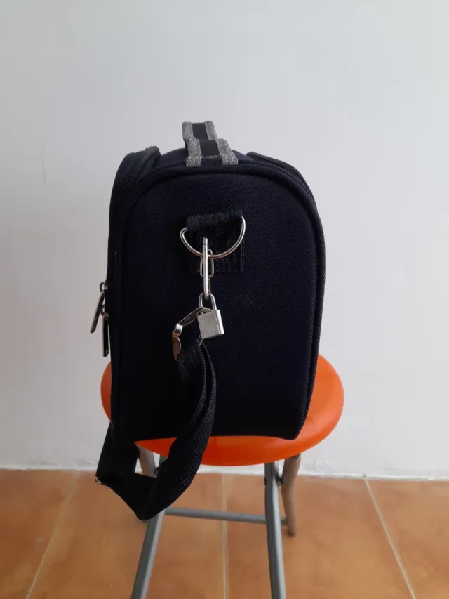 Neceser de viaje azul y gris