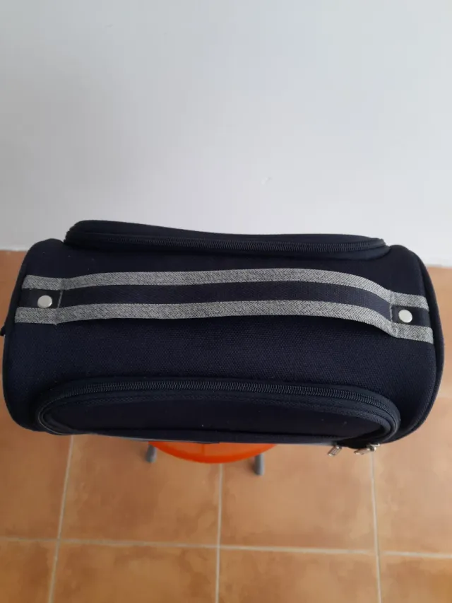 Neceser de viaje azul y gris