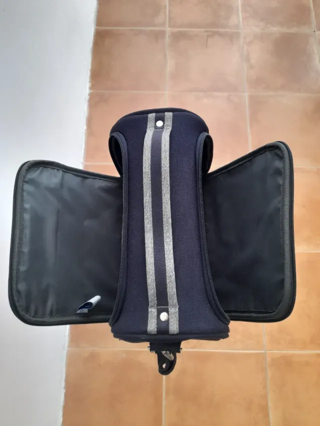 Neceser de viaje azul y gris