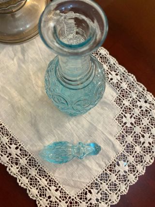 Botellita de cristal azul antigua