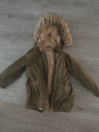 Chaqueta parka Zara verde con capucha