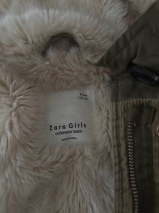 Chaqueta parka Zara verde con capucha