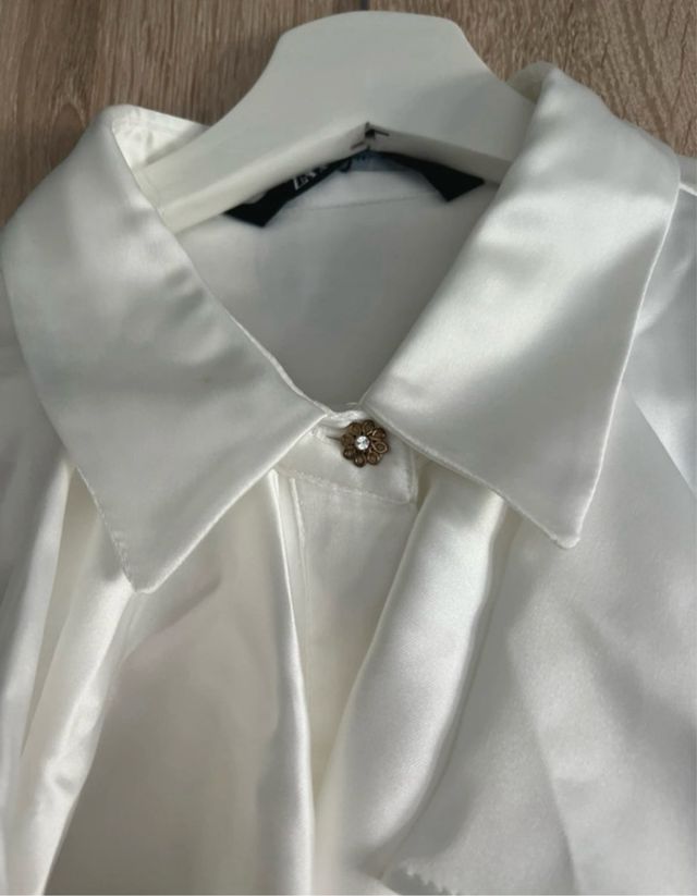 Blusa Zara Volantes con etiqueta