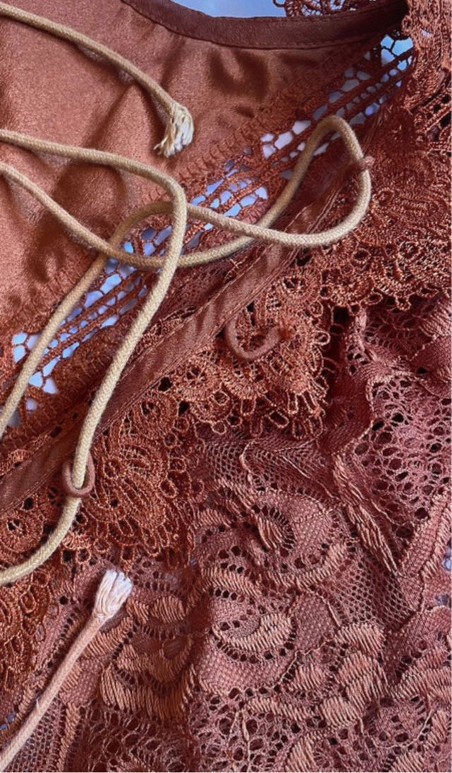 Vestido terracota encaje manga larga