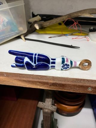 Figura Sargadelos Mano Rock & Roll