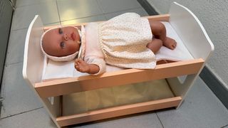 Cuna para muñecos tipo Nenuco