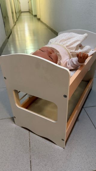 Cuna para muñecos tipo Nenuco