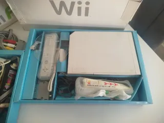 Nintendo Wii + Wii Fit + Cargador Mandos +   Mario