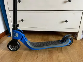 Patinete Globber azul