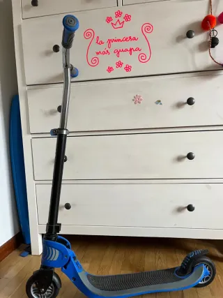 Patinete Globber azul