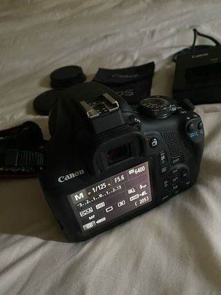 Cámara Canon EOS 2000D + Accesorios