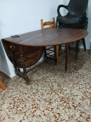 Antico tavolo pieghevole in legno