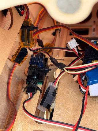 Avión RC Biplano The Beast