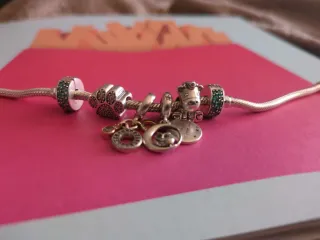 Pulsera y Charms Pandora