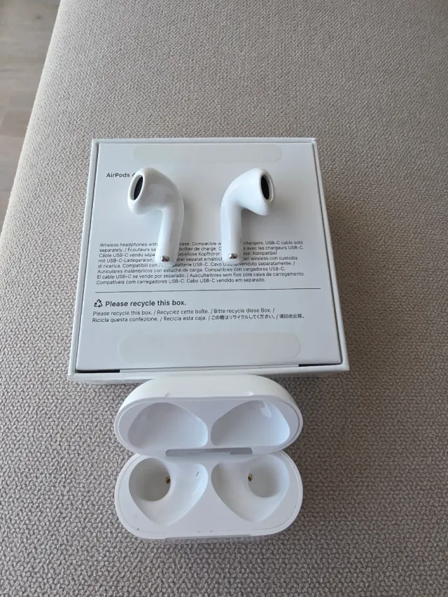 Apple AirPods 4
