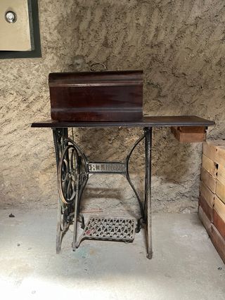 Mesa antigua máquina de coser