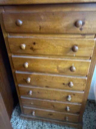 Cómoda de madera marrón