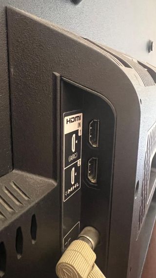 TV Sony Bravia Negra y Plateada